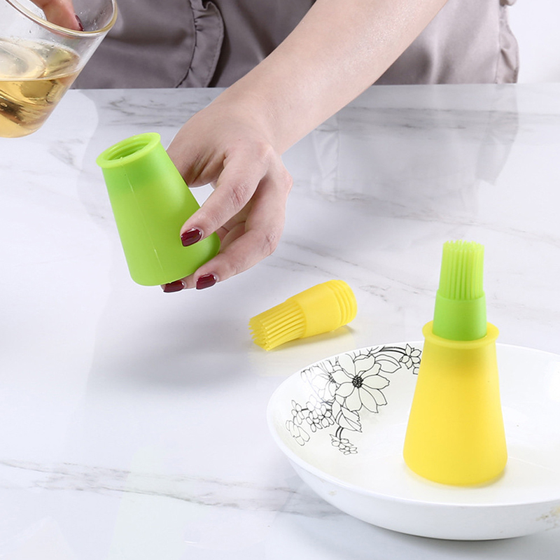 環(huán)保工廠直接供應(yīng)帶硅膠刷的便攜式油瓶,用于烘焙糕點(diǎn)